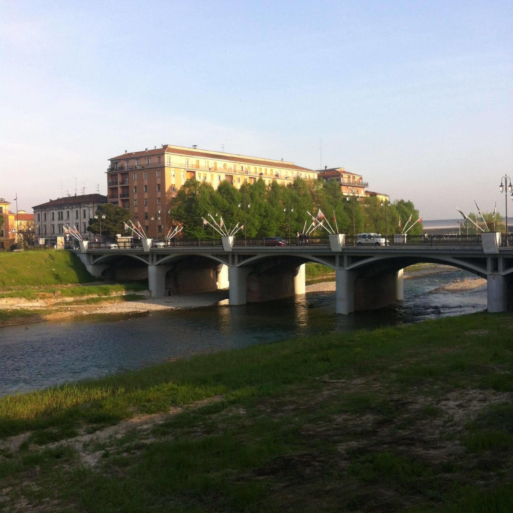 A Casa Di Franci Appartement Parma Buitenkant foto